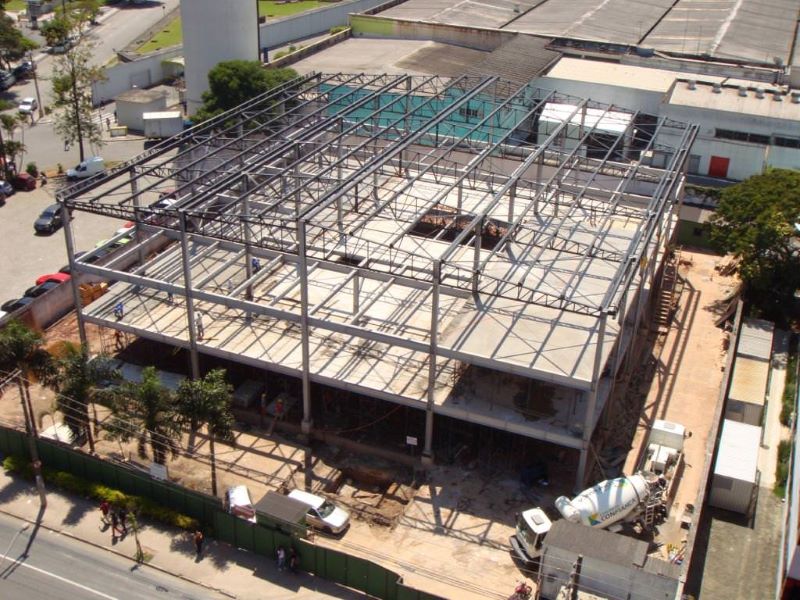 Projeto Estrutural de Edifício Comercial em Aço